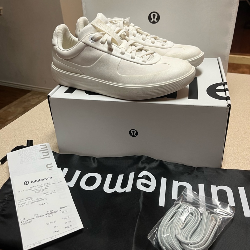 Lululemon White Sneakers – Women’s US 9 / Men’s US 7 (25.5 cm) Barely Used